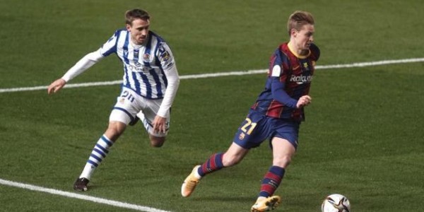 FB体育-西媒：德容手球判罚有争议 同一裁判执法双标