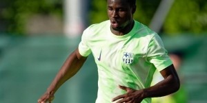 世体：巴萨18岁后卫法雷即将签约至2028年，只等俱乐部官宣