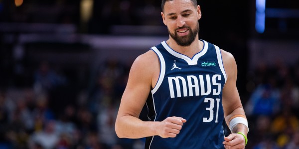 FB体育-这是能说的嘛~克莱4分钟14分对马刺替补席说：没关系 我们在摆烂