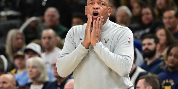 FB体育官网-一个冠军吃一辈子？Shams：老里在球队会议上摆资历让球员不满