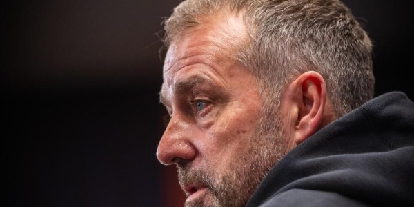 FB体育-2选1，巴萨功勋或离队！为了世界杯，1700万年薪不要？弗里克铁血